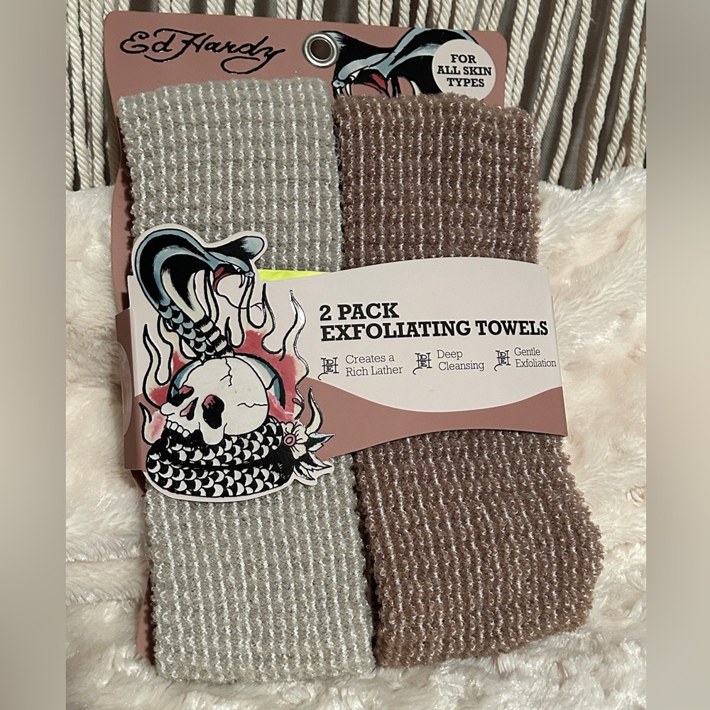 Ed Hardy Exfoliating Towels 2 Pack - Gray and Brown